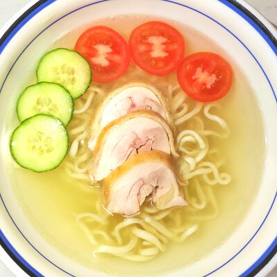 Куриный суп с лапшой в Китайский фонарик по цене 600 ₽