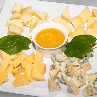 Сырная тарелка в Mybion по цене 1100 ₽