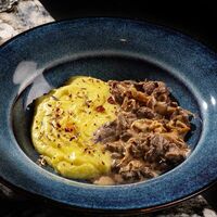 Бефстроганов с картофельным кремом в Hookah Place