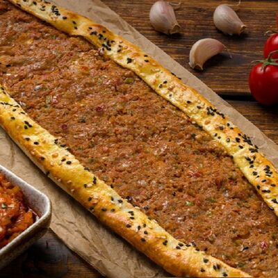 Пиде с рубленой говядиной и овощами в Istanbul Kebab по цене 705 ₽