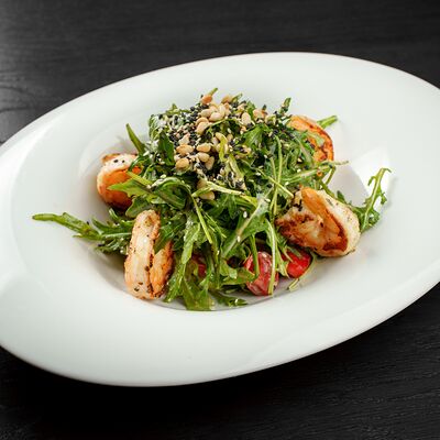 Салат с креветкой и рукколой в Бк первый по цене 670 ₽