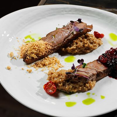 Утиная грудка с кортомв Вартазия по цене 1450 ₽