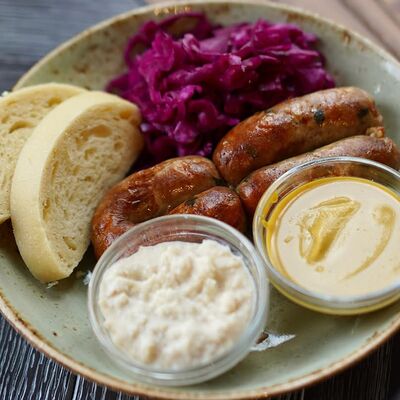 Колбаска из мяса кур и баранины в Чешский ресторан Стражек по цене 895 ₽