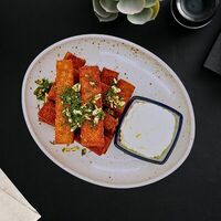 Чесночные гренки с соусом дорблю в Каста Сопрано