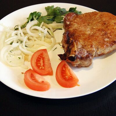 Шашлык из cвинoго антрекота в Наш дворик по цене 530 ₽