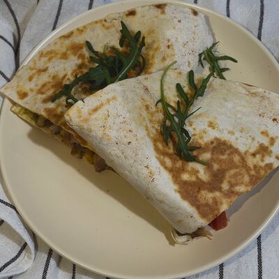 Кесадилья с курицей в Общепит по цене 480 ₽