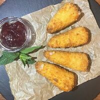 Сыр Сулугуни в хрустящей панировке в Эрмитаж