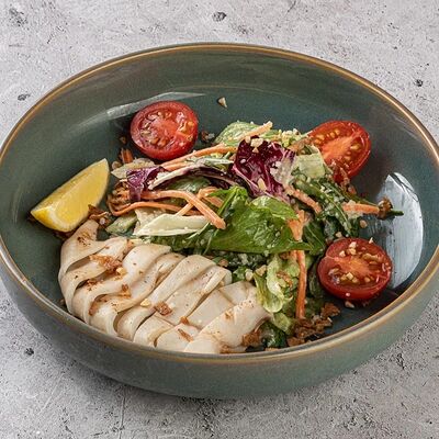 Салат с кальмаром грильв Бали по цене 585 ₽