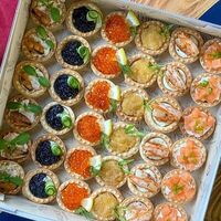 Платтер с праздничными закусками Рыбный L в Кейтеринг Pro Brunch