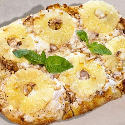 Куриное филе, ананасы, кедровый орех в NUOVA PIZZA по цене 859 ₽