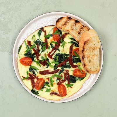 Фриттата со шпинатом и вялеными томатами в Пармезан и пури по цене 362 ₽