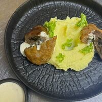 Зразы с картофельным пюре и белыми грибами в La Veranda