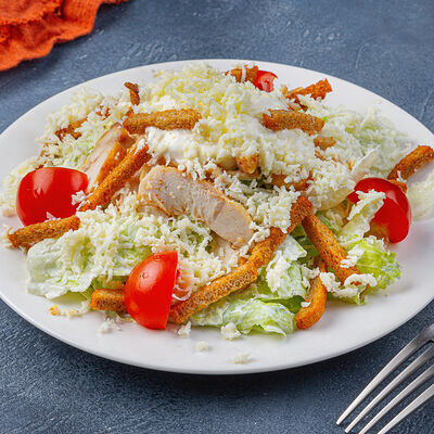 Салат Цезарь в Узбекская кухня Халяль по цене 210 ₽