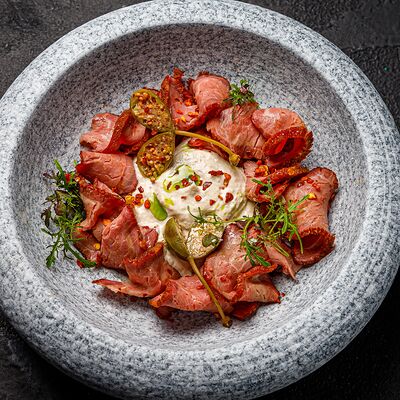 Вителло тонато из смокера в MEAT HAPPENS BBQ по цене 1290 ₽