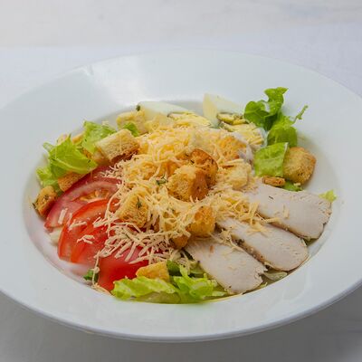 Салат Цезарь с куриной грудкой в Kontrast Bijou по цене 320 ₽