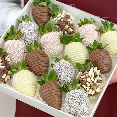 Клубника в шоколаде в наборе Шарм в Chocoboom по цене 3974 ₽