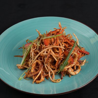 Салат из кальмара с проростками сои в Евразия по цене 665 ₽