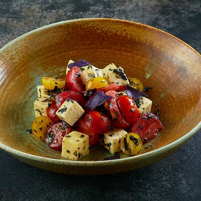 Салат с Имеретинским сыром и томатами в Баклажан в ТЦ 