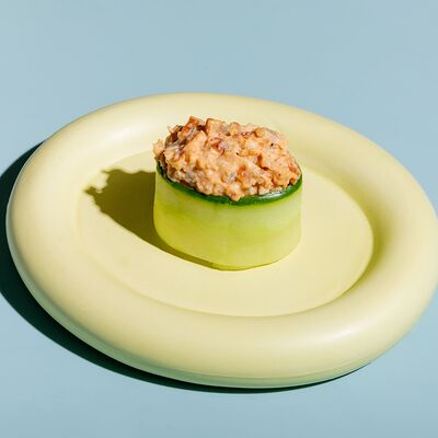 Суши в огурце с острым угрем в Сушки на макушке по цене 330