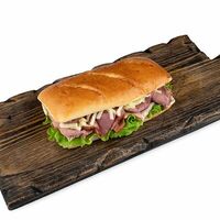 Сэндвич с копченостямив Benny Kitchen