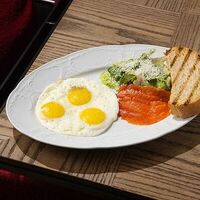 Большой завтрак с лососем в Chopbbq