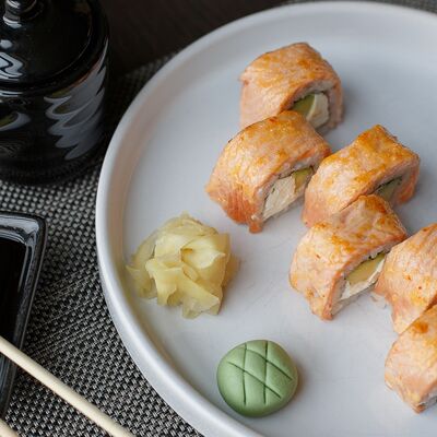 Теплый ролл Филадельфия в Per Se по цене 1450 ₽