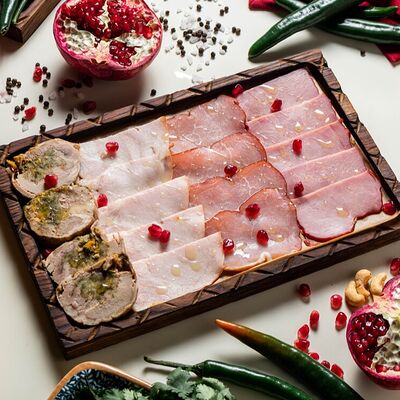 Традиционные мясные деликатесы в Бакладжан по цене 990 ₽