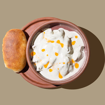 Сациви с курицей в Хачапури и вино по цене 370 ₽