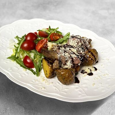 Теплый салат с телятиной в MaMa Mia по цене 773 ₽