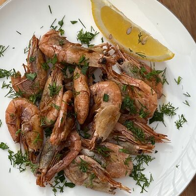 Пивные креветки жареные с соевым соусом и чесноком в Собрание по цене 700 ₽