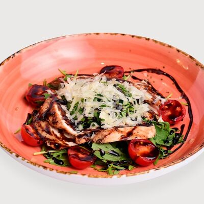 Салат Руккола с куриной грудкой в Самое популярное кафе по цене 290