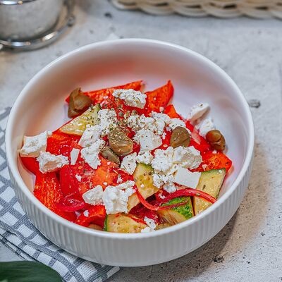 Овощной салат с сыром фета в APOLLO по цене 480 ₽