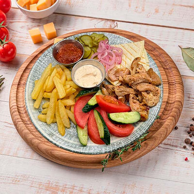 Шаурма на тарелке в Солянка по цене 725 ₽