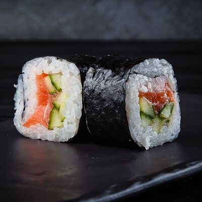 Хосомаки с семгой в Crystal Sushi & Rolls по цене 2190 ₸