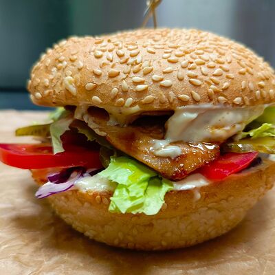 Бургер с куриной грудкой в Дон Бургер по цене 350 ₽