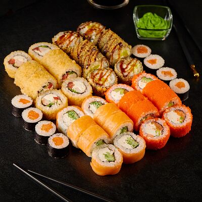 Сет Пятница в Sushi & Roll по цене 1990 ₽