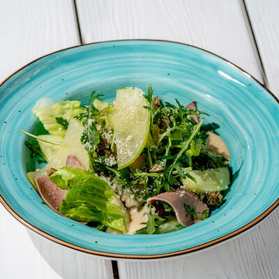 Салат с говяжьим языком в Перчини по цене 540 ₽