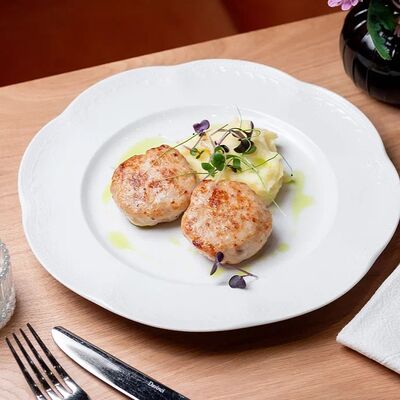 Котлеты куриные с картофельным пюре в Болконский по цене 636 ₽