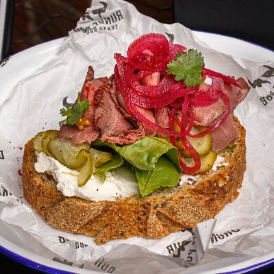 Тост с ростбифомв Дранки паб по цене 640 ₽