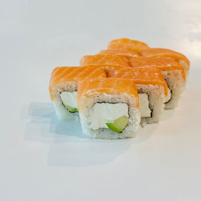 Филадельфия с авокадо в SUSHI WOW по цене 550 ₽