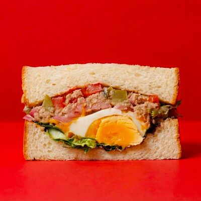 Сэндвич с тунцом и яйцом в Кофемашина по цене 390 ₽