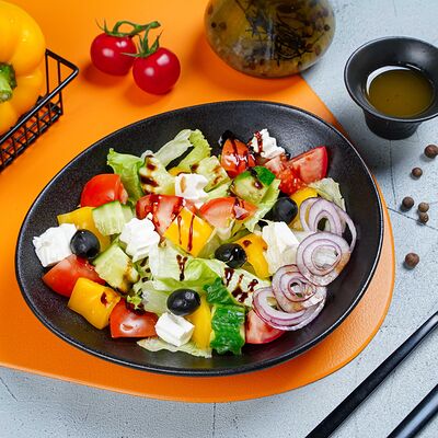 Салат Греческий в Оу май паста по цене 390 ₽