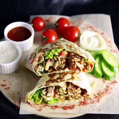 Донер с куриным мясом в пите в Арабский донер по цене 365 ₽