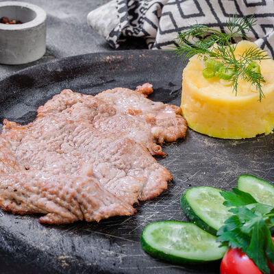 Отбивная из говяжьей вырезки в Сахара по цене 1400 ₽