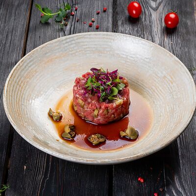 Тартар из говядиныв La Strada по цене 1030 ₽