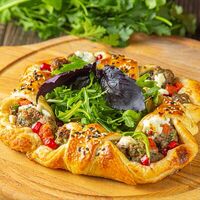Пеновани с говядиной, томатами и сыром фета в Ela