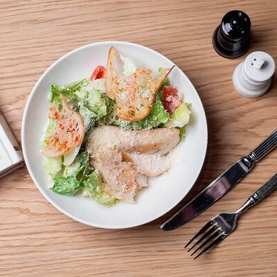 Цезарь с курицей в Болконский по цене 780 ₽