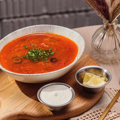 Солянка мясная в УРМАН кафе по цене 495 ₽