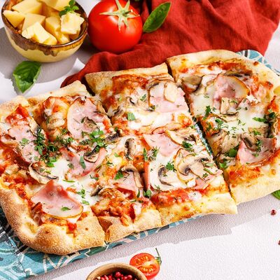 Пицца с ветчиной и грибами в Чайхана Пахвала по цене 860 ₽