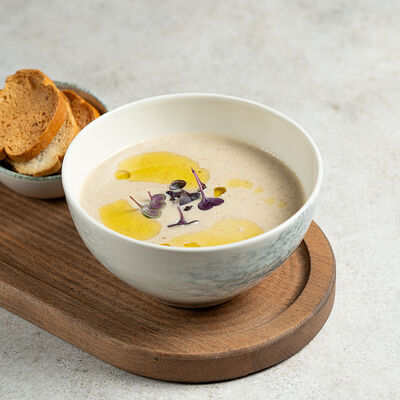 Грибной крем-суп с трюфельным маслом и сухарями в Бурка по цене 455 ₽